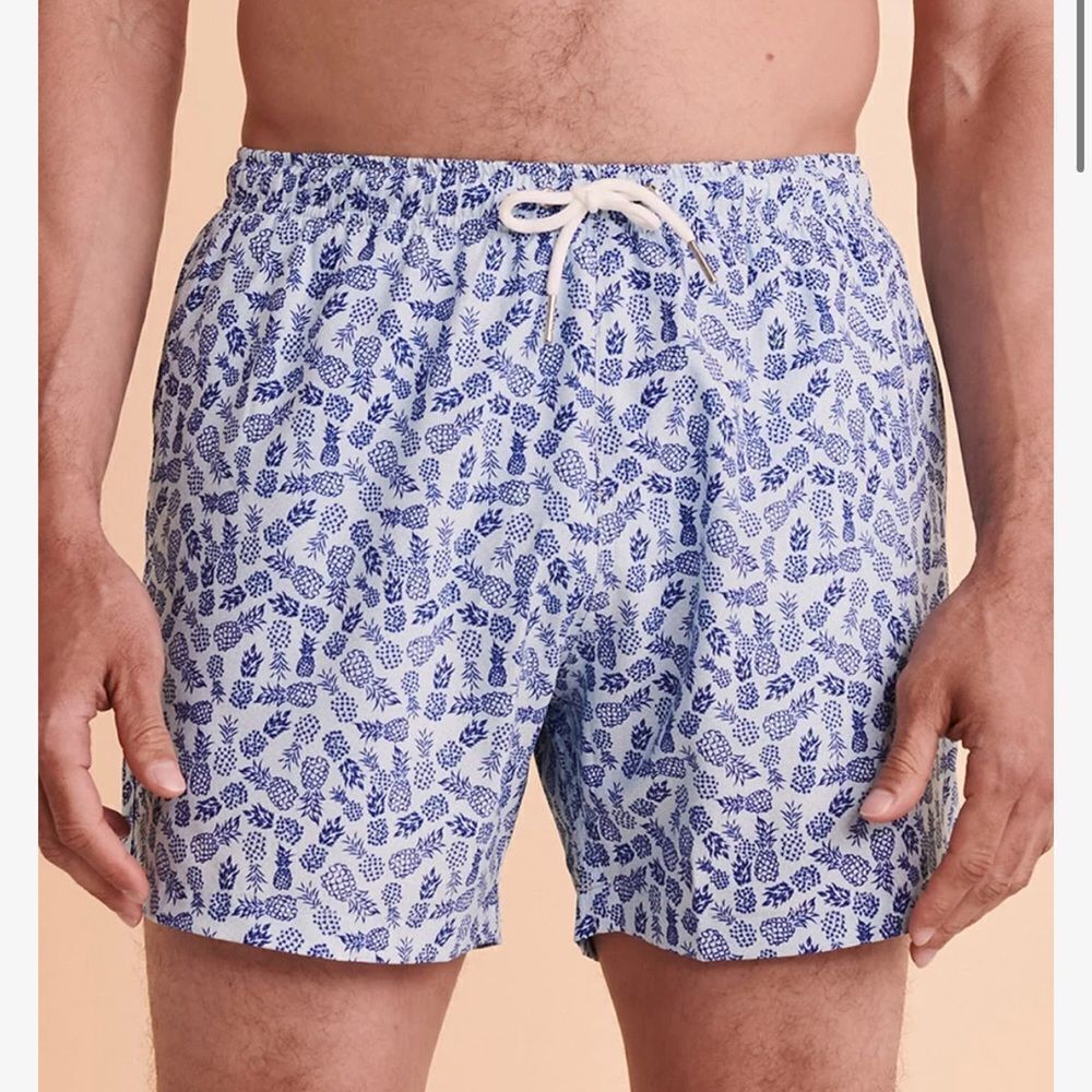 NWOT Bermies Pineapple Swim Shorts size medium 7” inseam